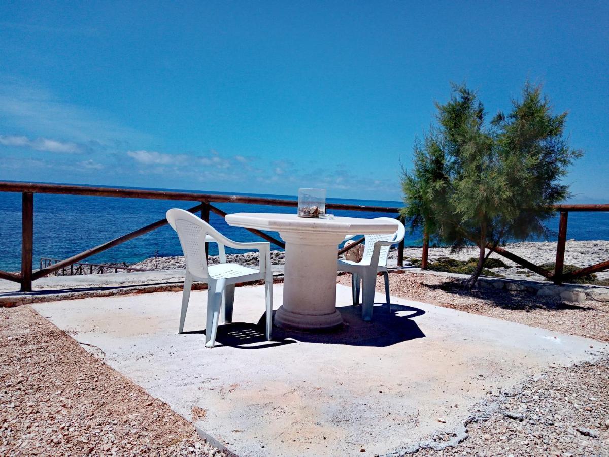 Caravan Fishing Spot Porto Roxa Agios Leon Exterior foto