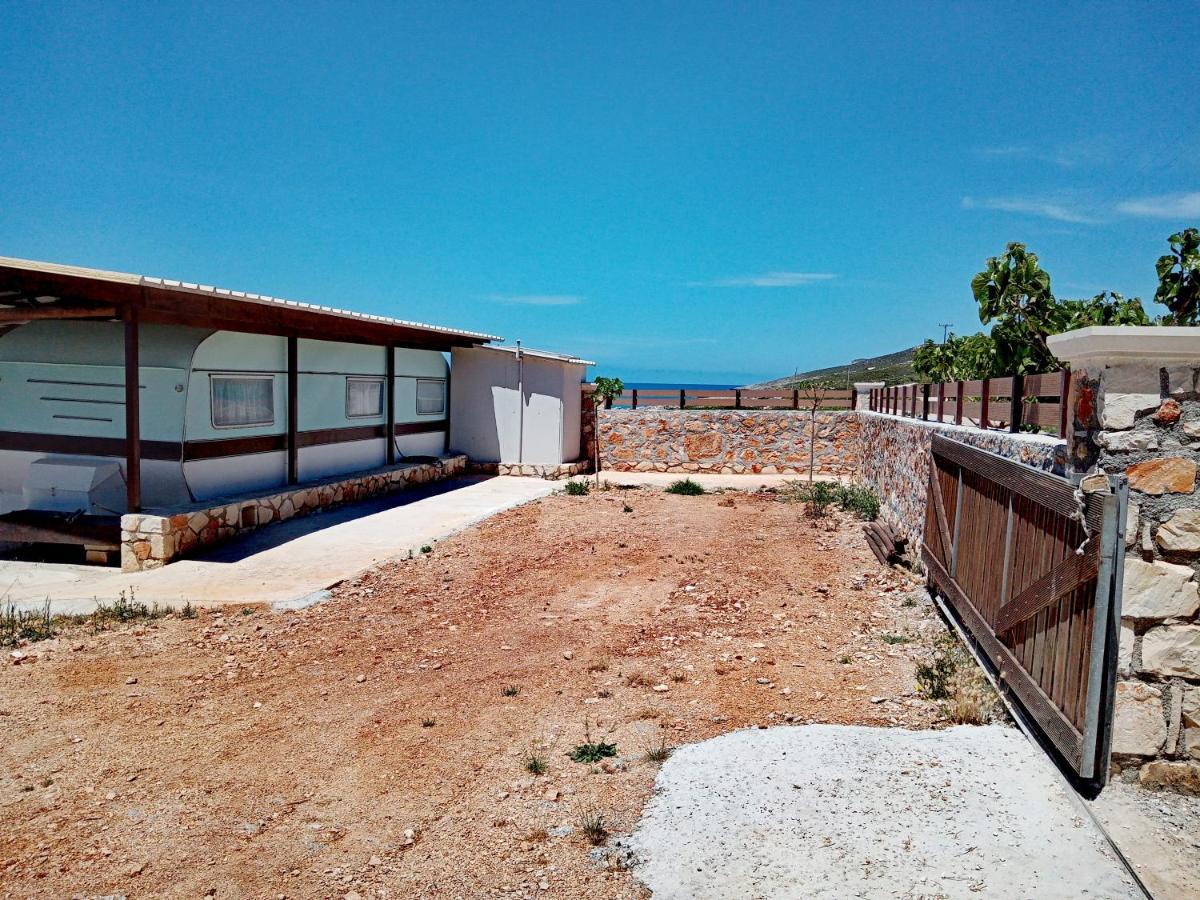 Caravan Fishing Spot Porto Roxa Agios Leon Exterior foto